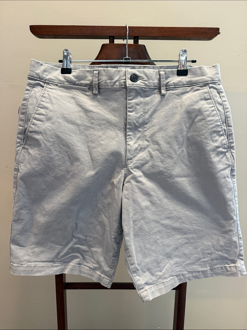 GAP Men's Light Gray Flat-Front Cotton Shorts